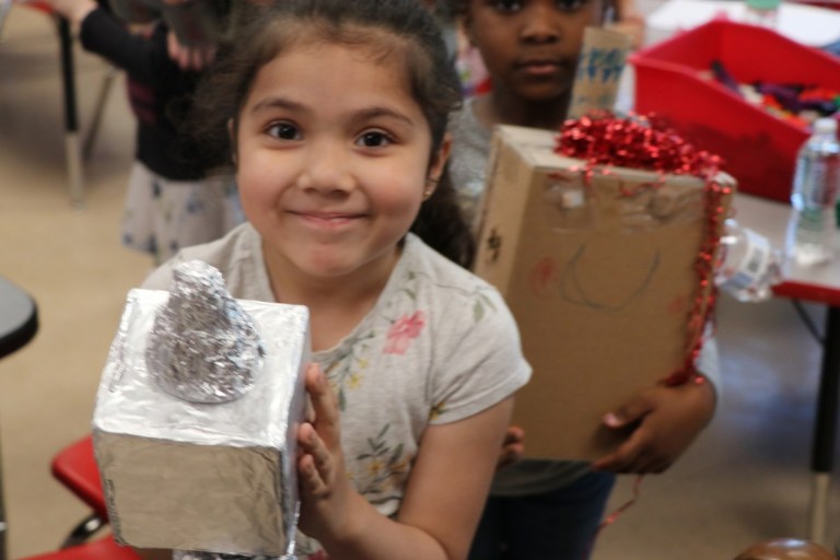 Vails Gate Kindergartners Create Robots