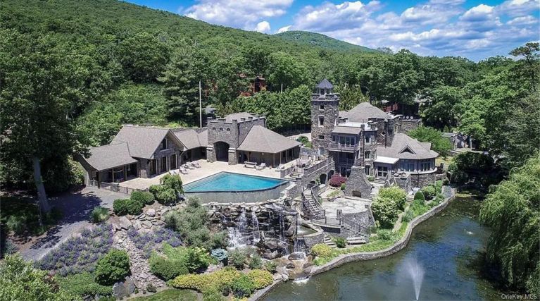 Derek Jeter’s Orange County, NY Home to be Auctioned