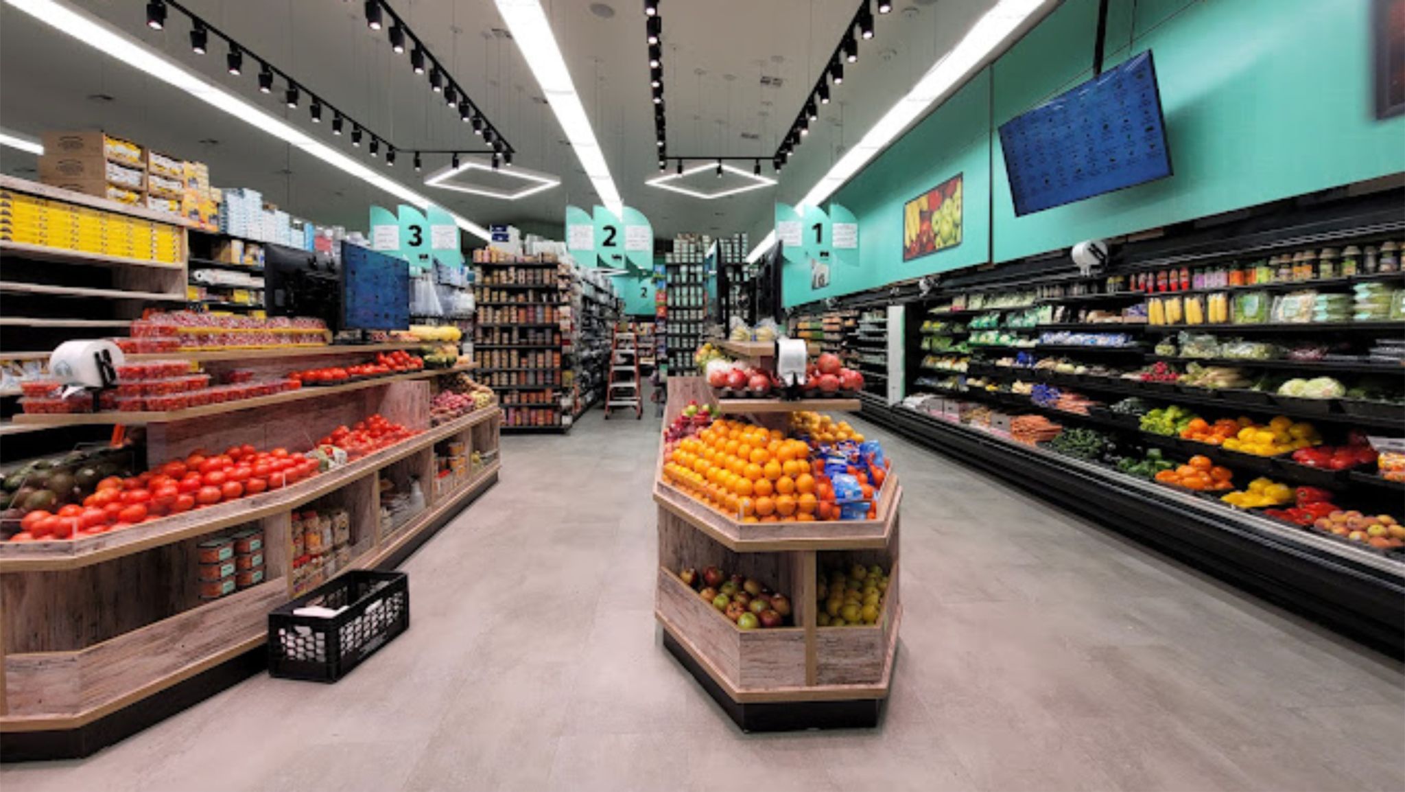 Multiple Fire Departments Battling Grocery Store Fire in South Blooming